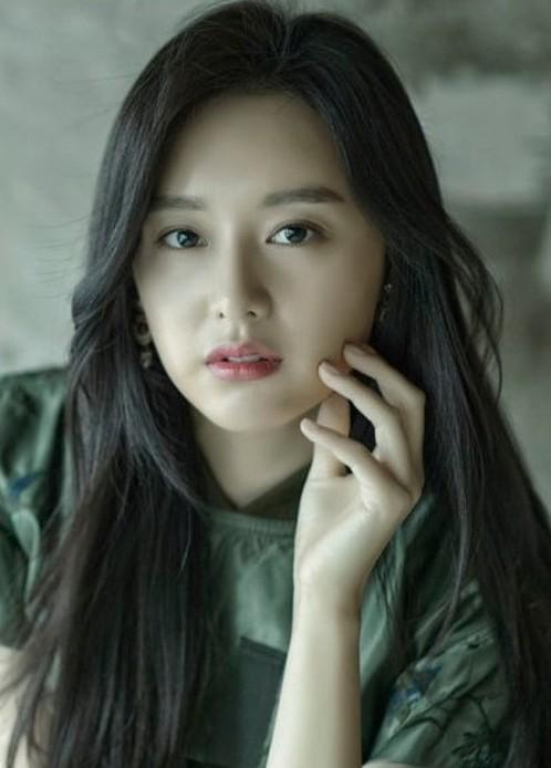 배우 김지원