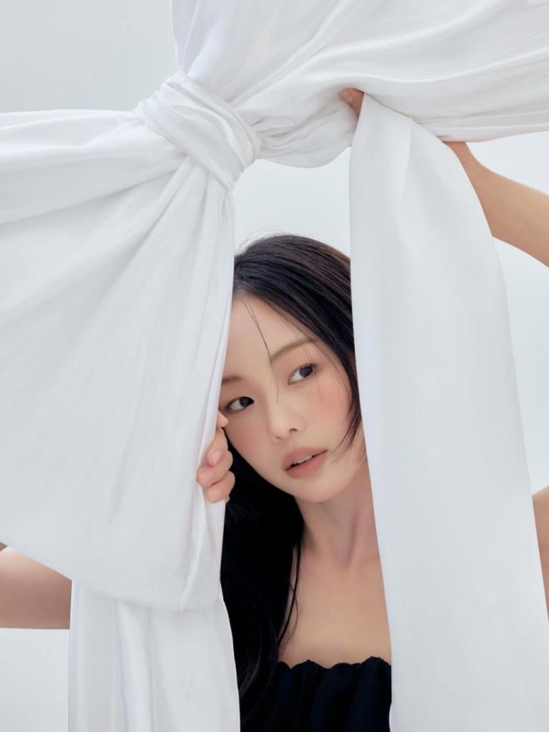 금새록 SNS