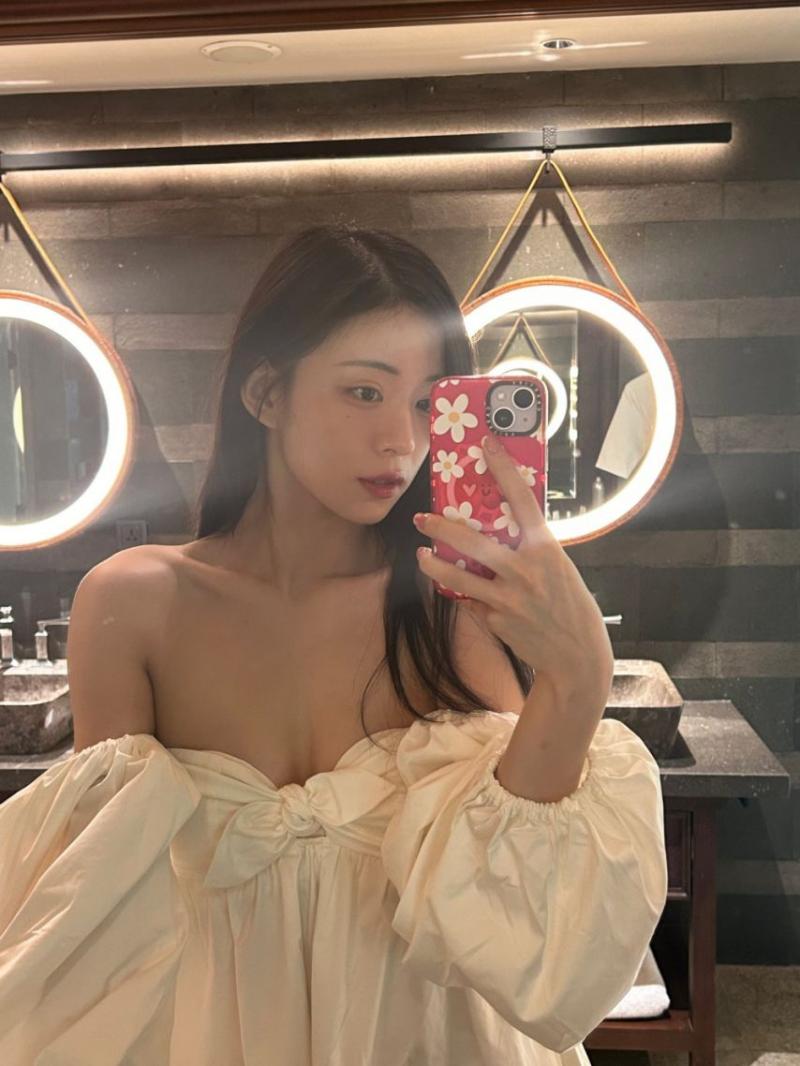 이채영 가슴골