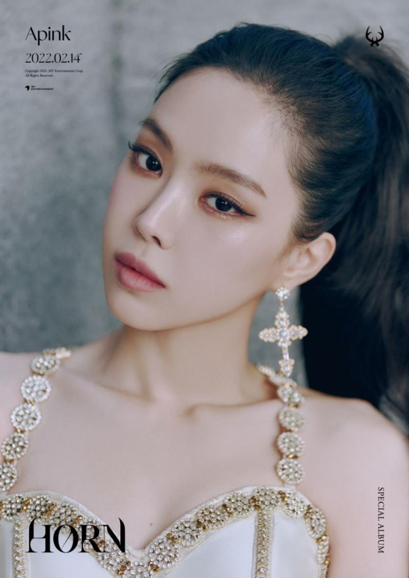 배우 손나은