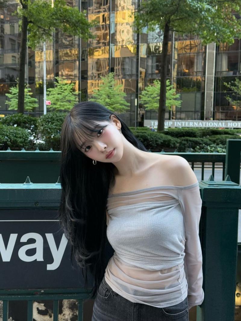 에스파 카리나 시스루 오프솔더 어깨 노출.jpg