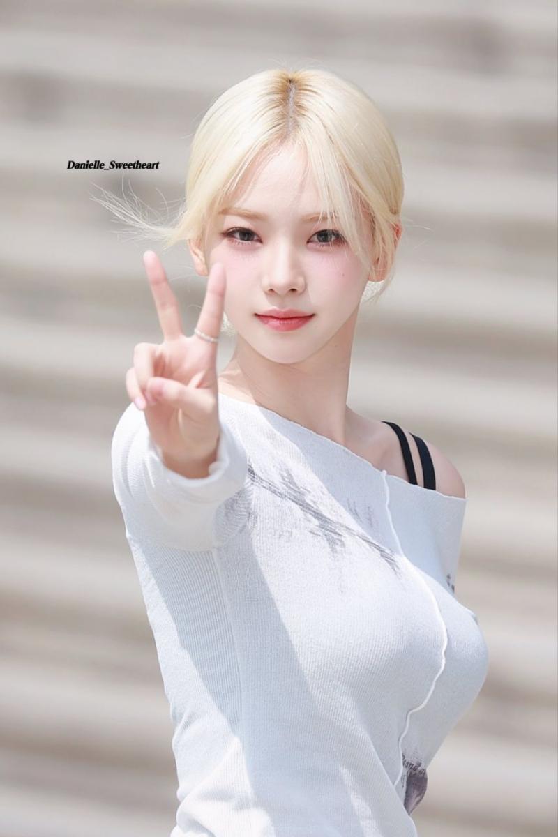 에스파 카리나 금발 얼빡 미모 外....jpg