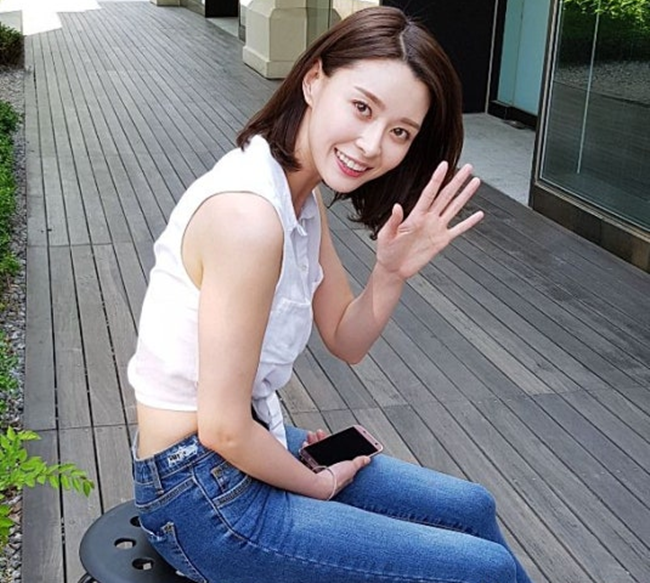 배우 권나라