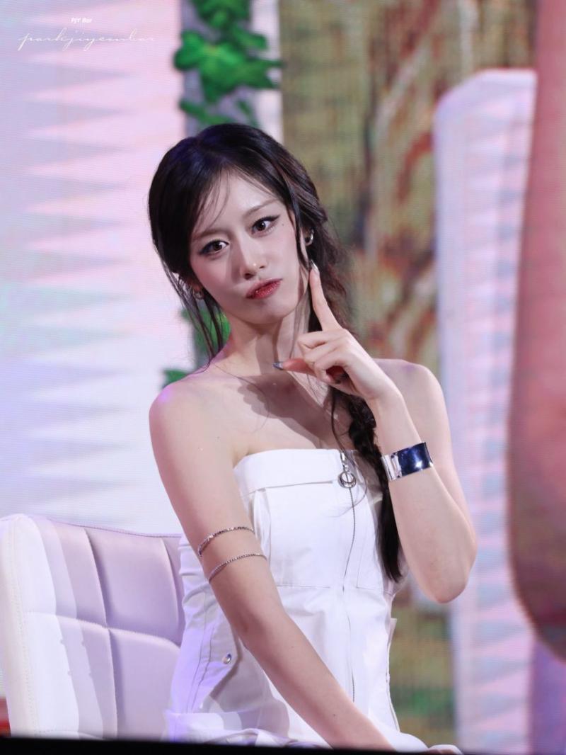 티아라 지연