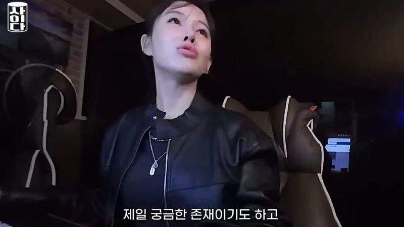 탈북미녀가 남한 피씨방 처음와서 제일 먼저해보는일.jpg