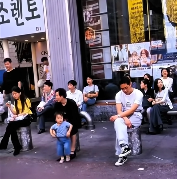 스마트폰 없던 시절 사람들 모습.jpg