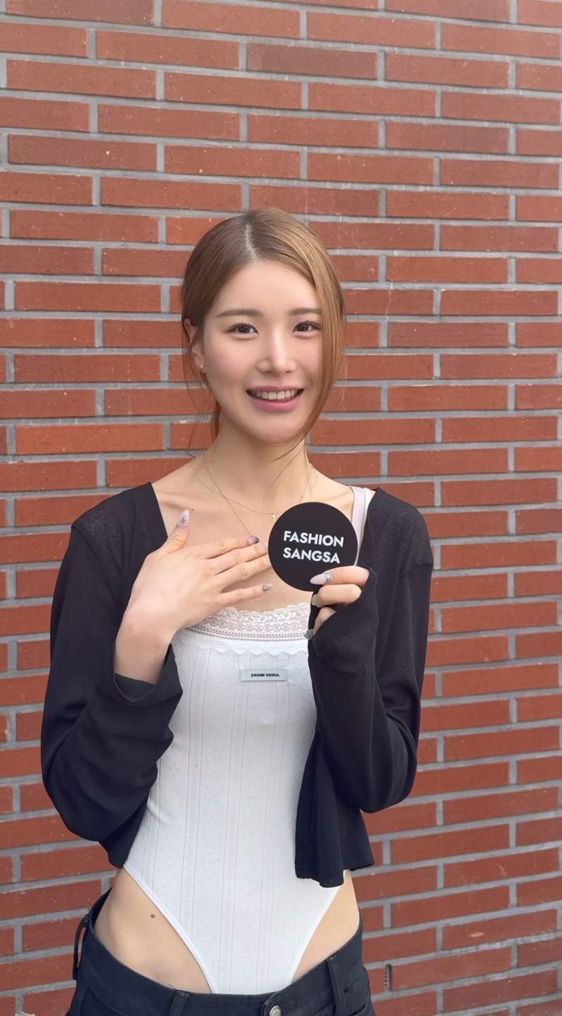 은근 눈길 가는 여자 패션.jpg