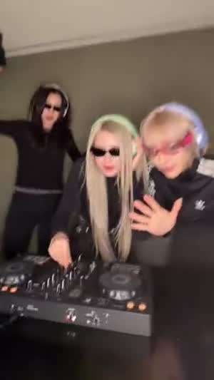 ŰŰ