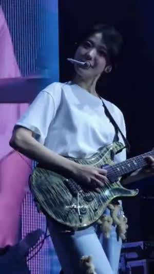 QWER 히나