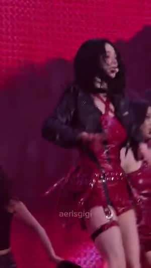 1열에서 본 에스파 카리나 허벅지