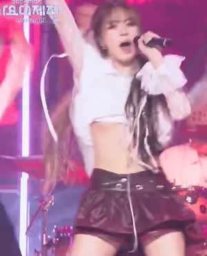 엔믹스 릴리 팔들때 노출하는 아담한 언더붑 가슴.mp4