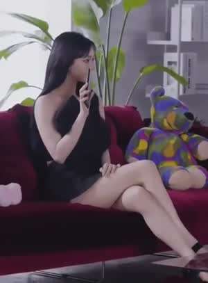 허벅지도 예쁜 다리 꼬는 에스파 카리나 (스압)