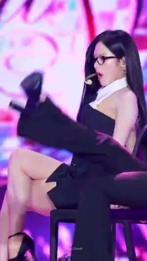 프로미스나인 박지원 허벅지 모음 (스압)