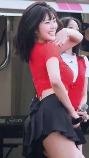 묵직한 빨간 크롭티 참 예뻤던 첫사랑 하이키 옐