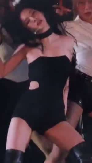 에스파 카리나 블랙 오프솔더 바디슈트.mp4