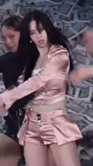 에스파 카리나 찰랑이는 윗가슴골.mp4