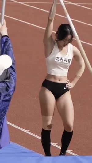 몸매 끝판왕 장대높이뛰기 선수