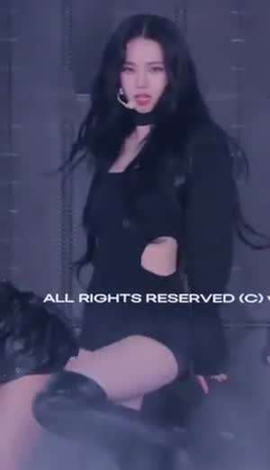 옆구리 뚫린 블랙 모노키니 에스파 카리나 탄탄한 허벅지 (초스압)