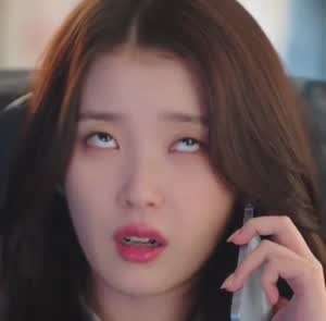 눈 뒤집어 까는 21세기대군부인 아이유 ㅋㅋ . GIF