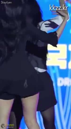 허벅지가 돋보이는 프로미스나인 백지헌