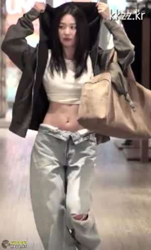 배가 예쁜 레드벨벳 슬기