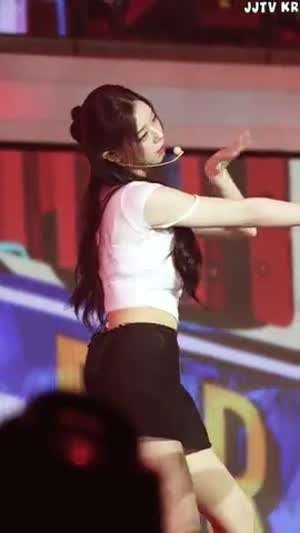 묵직 밀착 흰티 트리플에스 김채연
