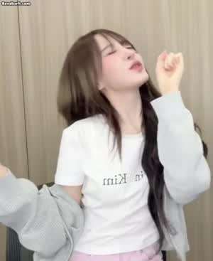 [아이브] 노래 하는척 하는 리즈..gif