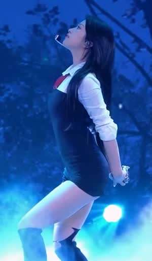 바디 수트 & 스트라이프 크롭 셔츠 핫팬츠 아이브 안유진 허벅지 (약스압)