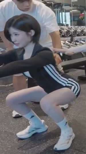 운동하는 베이비몬스터 아사 아디다스 블랙 숏레깅스 Y존 레전드.mp4