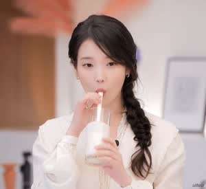 아이유 안성재거덩요 . GIF (스압)