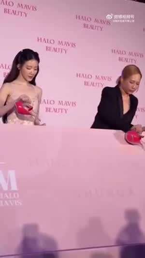 뷰티 행사 도중에 당황한 아이들 슈화.MP4