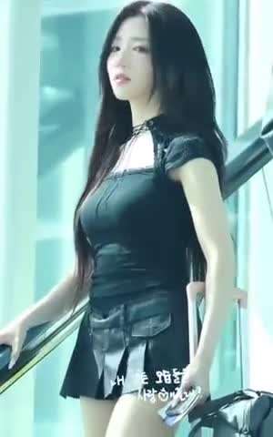 에스컬레이터 타고 내려오는 트리플에스 박소현 묵직한 블랙 상의.mp4