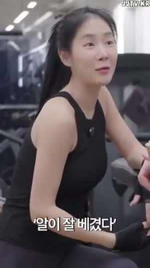 블랙 나시 레깅스 운동하는 소유