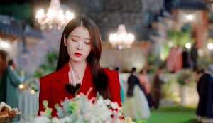 21세기대군부인 레드퀸 성희주 아이유 . GIF