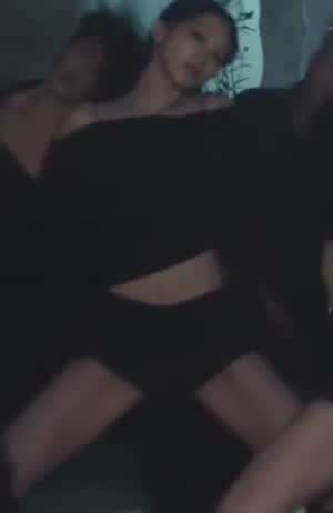 포니테일 르세라핌 김채원 허벅지 근육 내전근