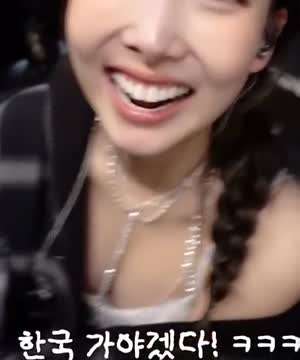 콘서트 의상 입은 대기실 트와이스 나연 틈
