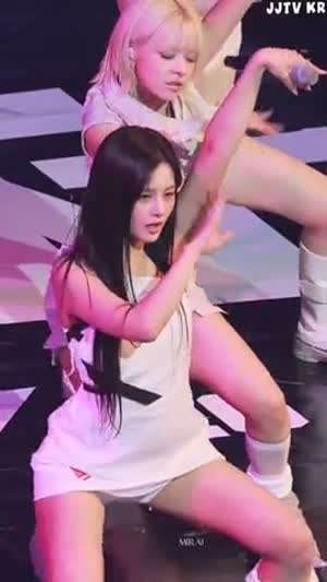 화이트 민소매 원피스 겨드랑이 엔믹스 설윤.mp4