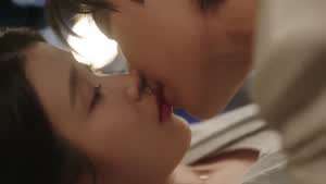 아이유 21세기 대군부인 요트 키스신