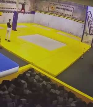 꽤 아프겠다.