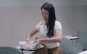 눈빛 한방으로 보내버리는 소녀