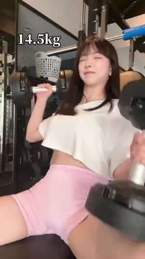 14.5kg 아령 도전해보는 일본 처자.MP4