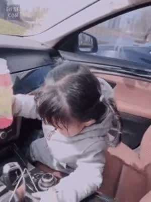 애기랑 있을땐 음료수에 꼭 뚜껑 닫아놔야하는 이유