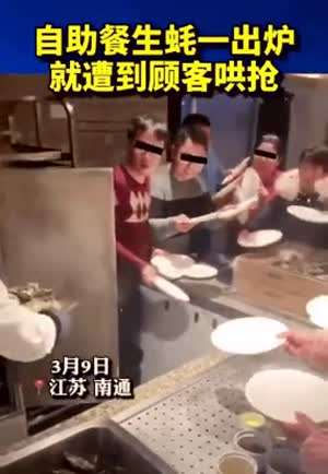 주방장이 떨고있는 중국의 뷔페식당.